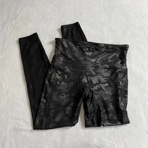 SPANX Black‎ Camo Leggings - Size XL - Picture 2 of 8
